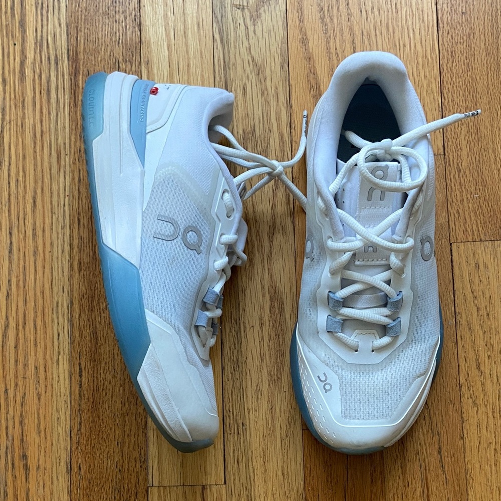 On THE ROGER Adv Pro Tennis Shoe (Women) 8W